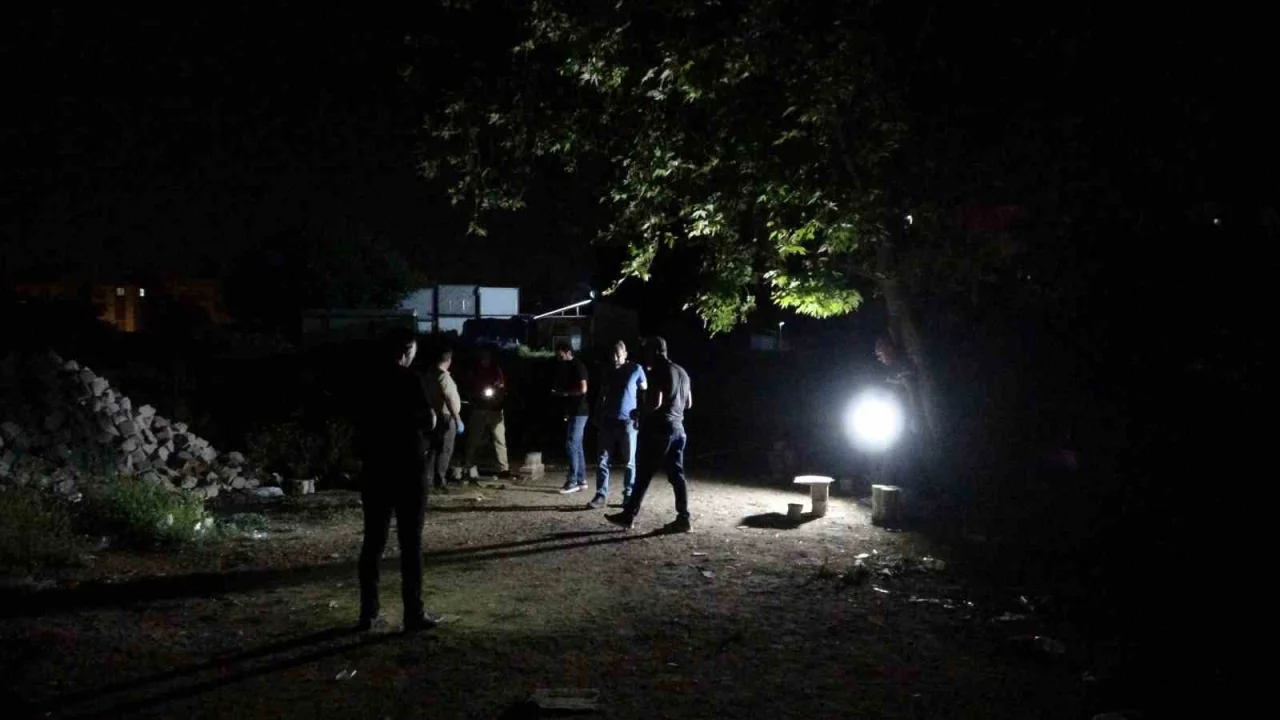 Antalya’da Oğlunu Defalarca Bıçaklayarak Öldürdü!