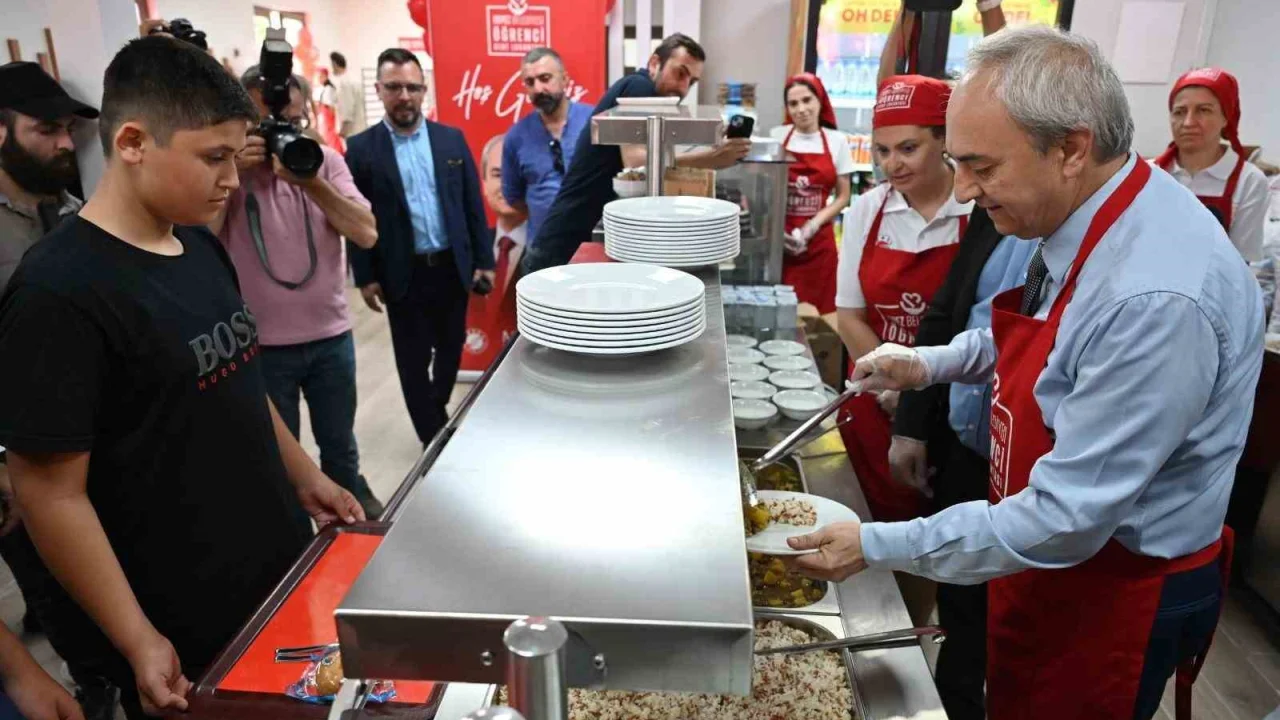 Kepez’de Öğrenci Kent Lokantası Hizmete Girdi: Gençlere Destek