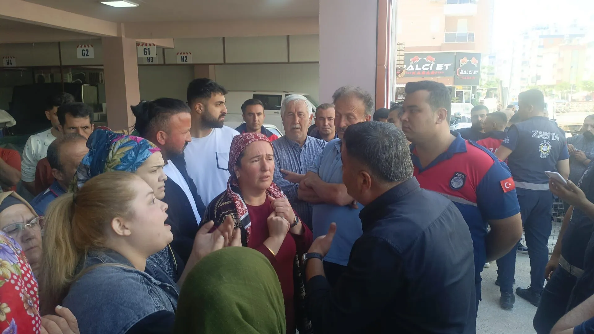 Antalya’da Belediye ve Esnaf Karşı Karşıya Geldi!
