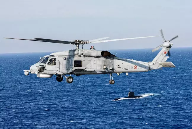 MSB Helikopteri Denize Acil İniş Yaptı