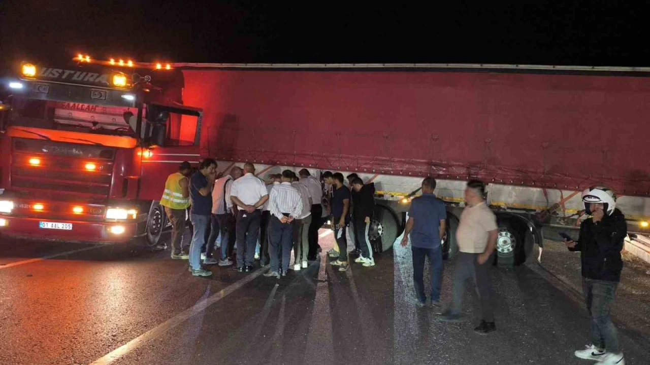 Tır Sürücüsü Direksiyon Başında Rahatsızlandı
