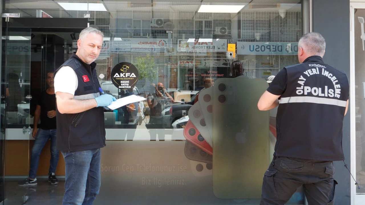 Antalya’da İş Yerine Kurşun Yağmuru: Haraç İsteyen Saldırganlar Dehşet Saçtı