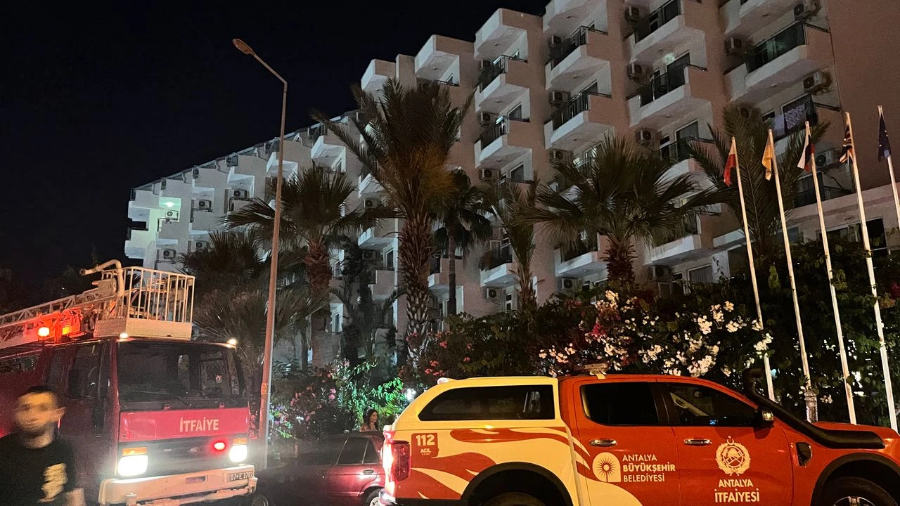 Alanya’da Yangın Çıkan Otel Mühürlendi: 622 Turist Tahliye Edildi
