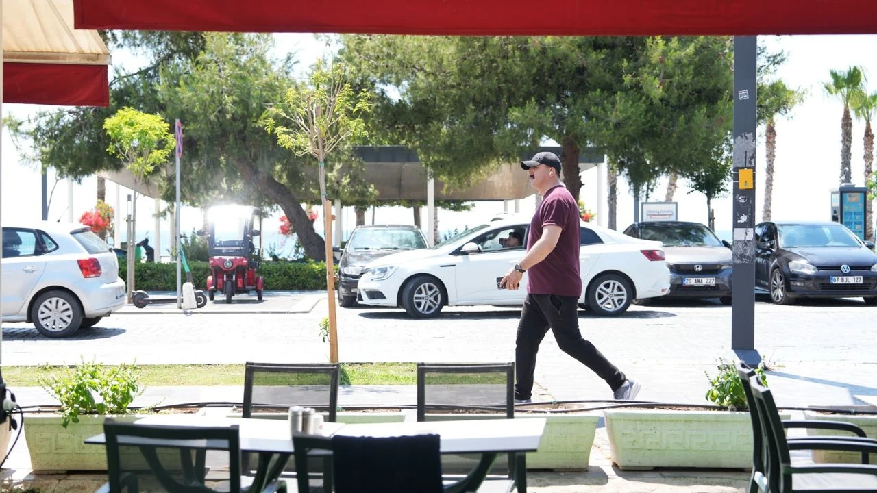 Konyaaltı’nda Kaldırımlar Gerçek Sahiplerine Dönüyor