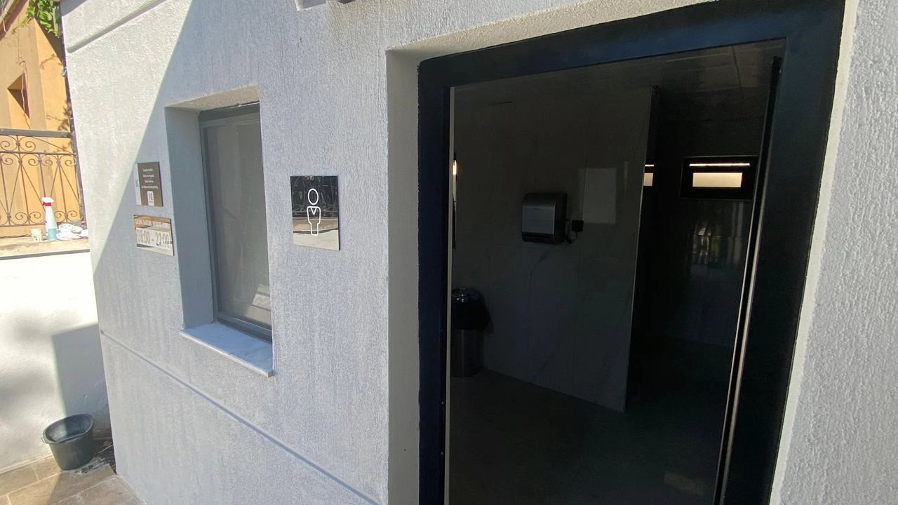 Antalya’da Tuvalet Ücreti 1 Euro: Yerli 30 TL, Yabancıya Döviz Tarifesi