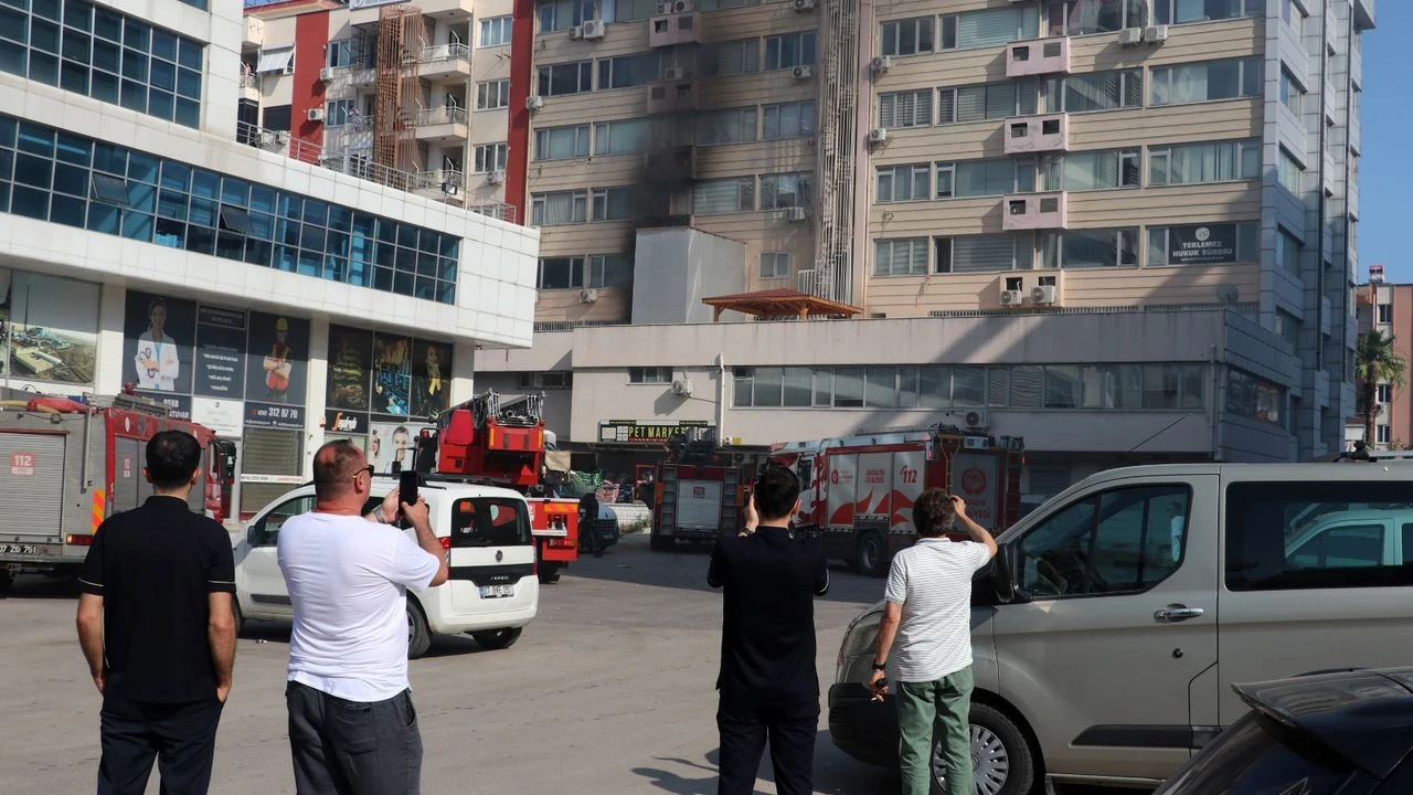 Antalya’da İş Merkezinde Klima Yangını Paniği