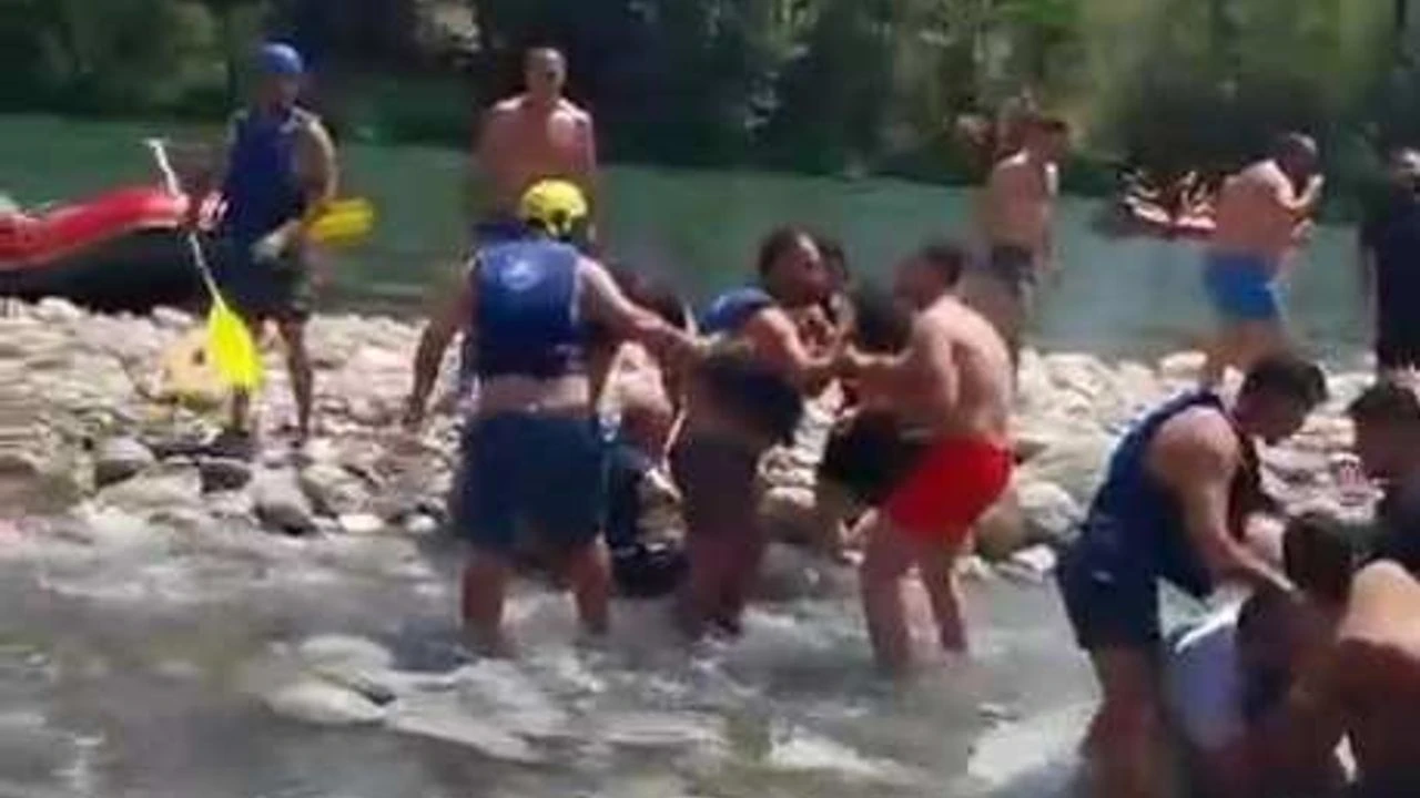 Antalya’da Rafting Botunda Kavga!