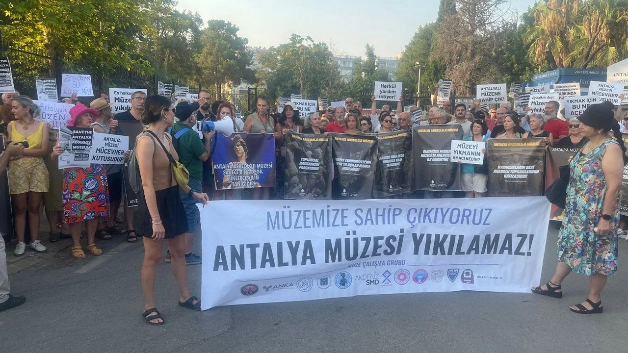 Antalya Halkı Müzeye Sahip Çıktı
