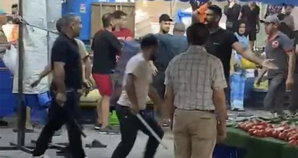 Tuzla’da Pazar Kavgası: Sopalar, Yumruklar ve Döner Bıçağı Havada Uçuştu