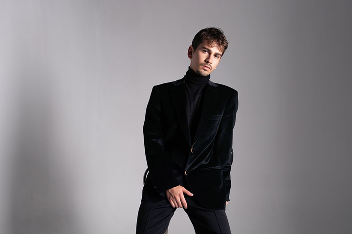 Genç tasarımcı Efe Batur’un ilk defile heyecanı