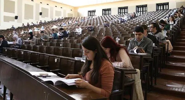 Üniversitelerde 3 Yılda Mezuniyet Gündemde